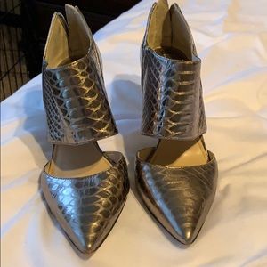 NWOT Faux Snakeskin Metallic Heels